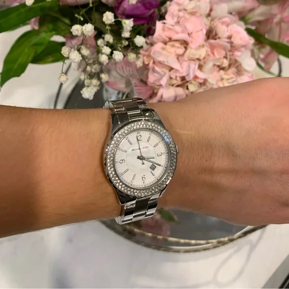 ⏱ Michael Kors Watch - Picture 4 of 5